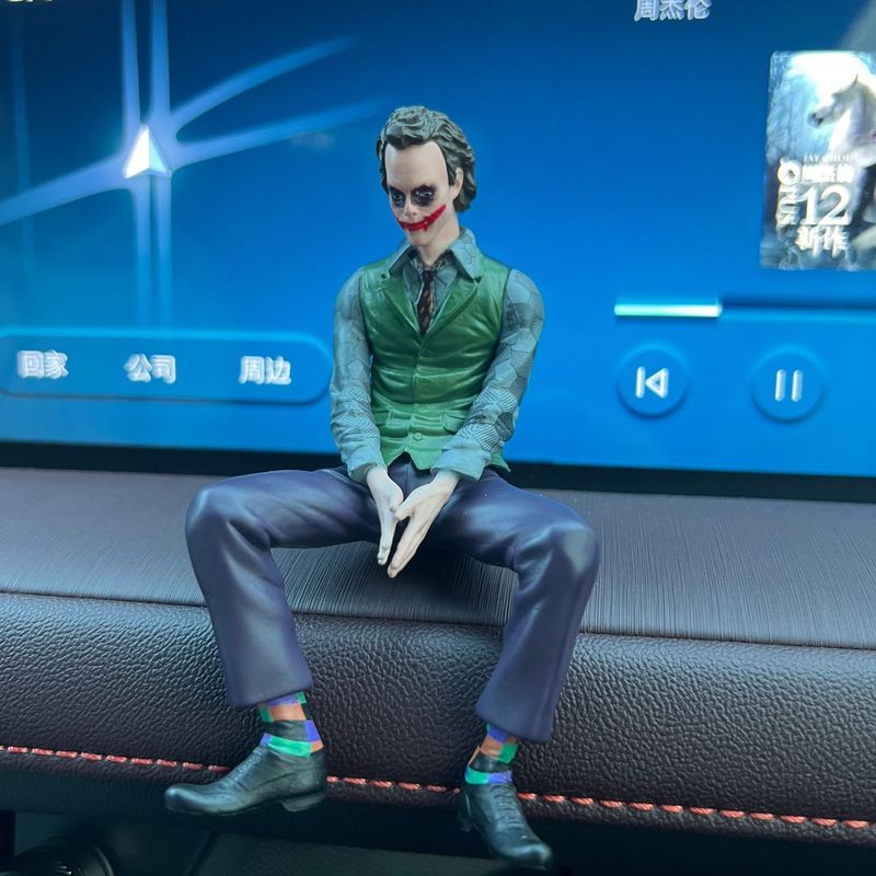 مجسمات جوكر هيث ليدجر بوضعية ا - مراجعة Car Accessories Joker وسعره