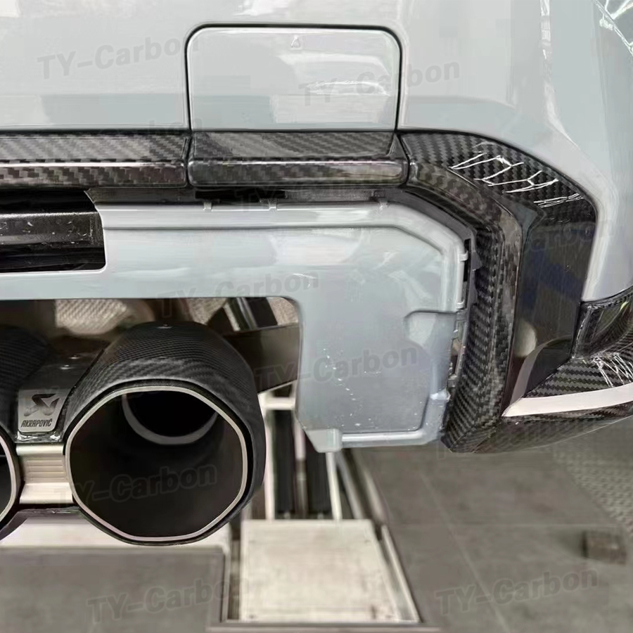 شريط ناشر خلفي من ألياف الكربو - مراجعة Car Accessories Lipa وسعره